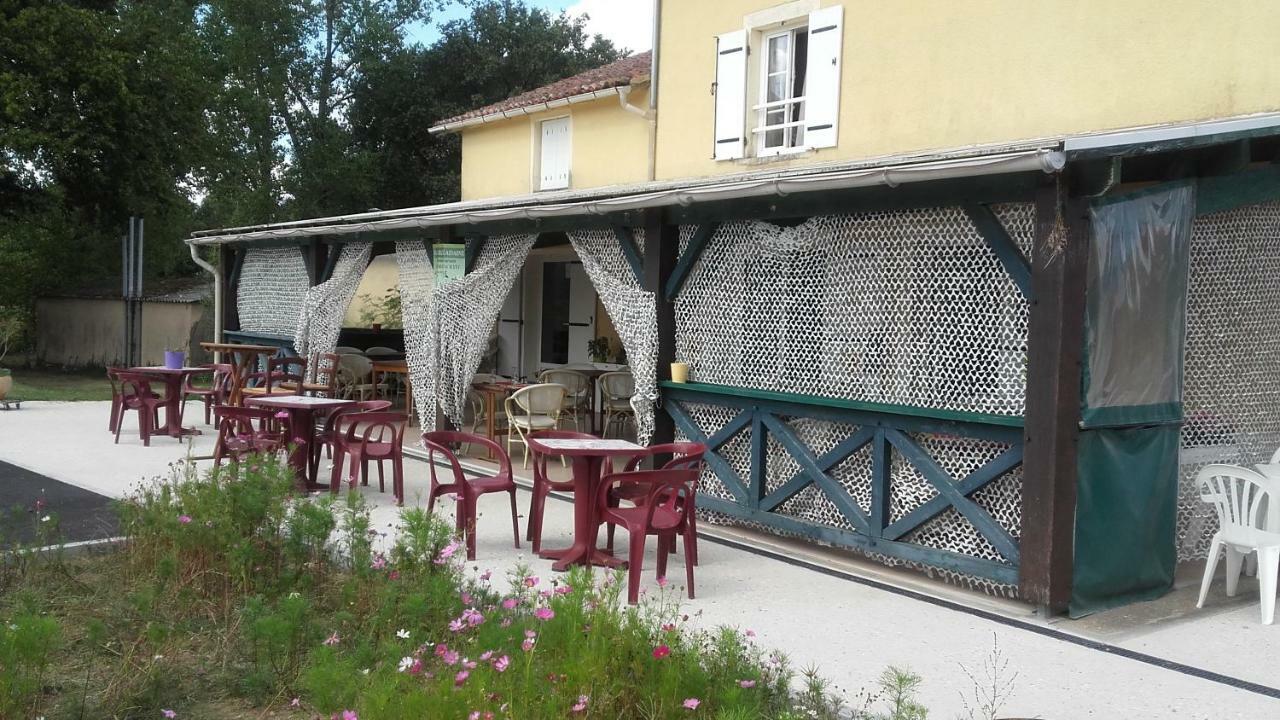 Auberge la marchadaine Montrollet Exterior foto